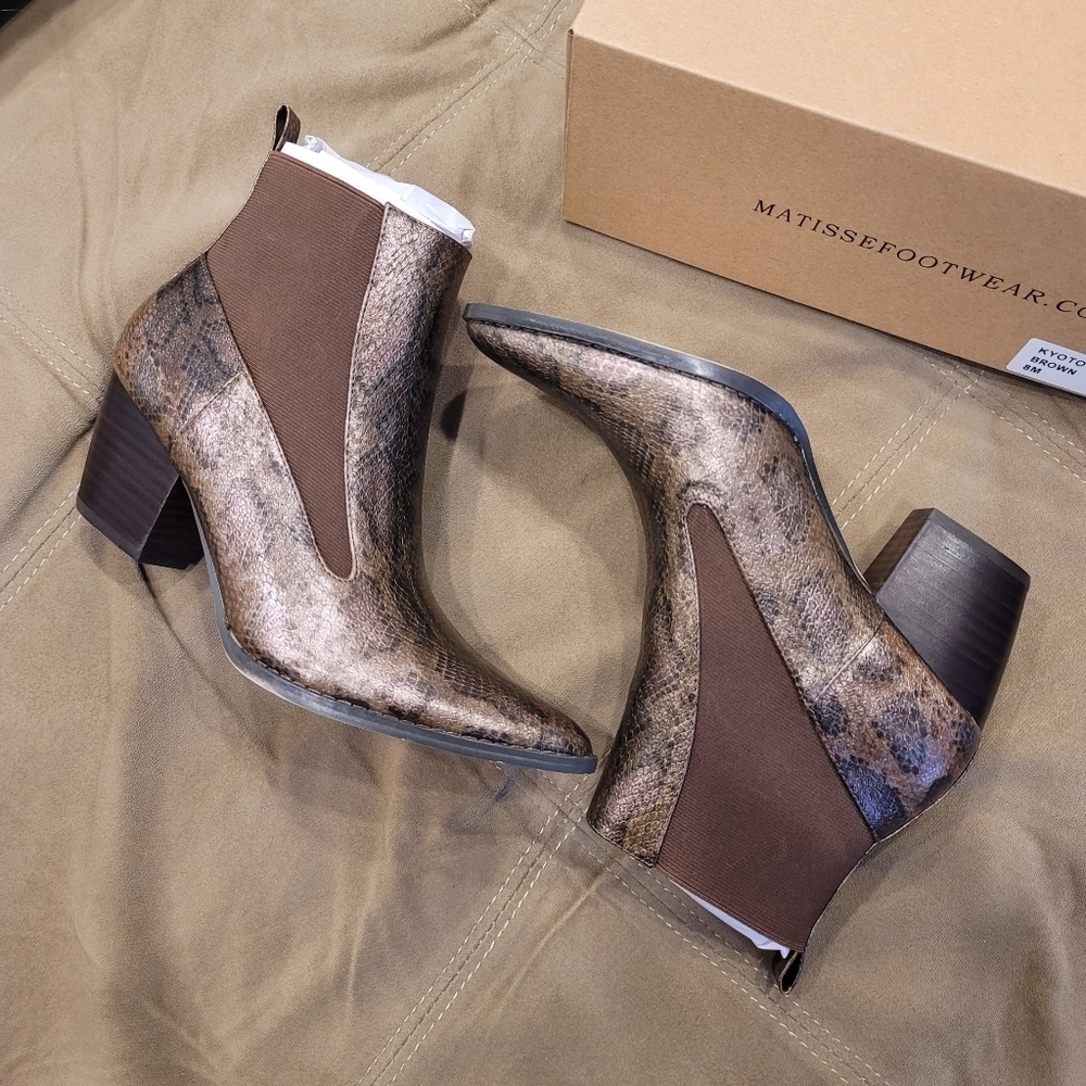 Sz 8 NWT Coconuts by Matisse Kyoto Brown Booties Snakeskin Finish